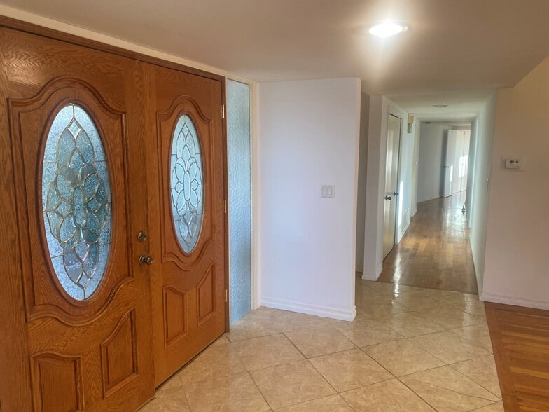 Entry - 11318 Dona Lisa Dr