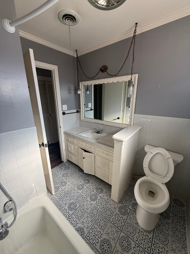 Building Photo - 3417 Sunlite St