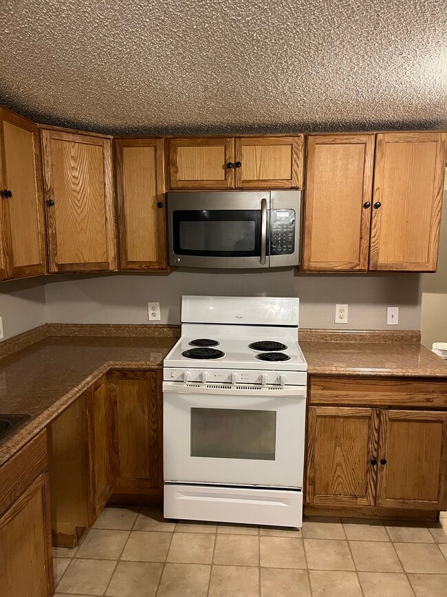 Building Photo - 601 N 1st Ave