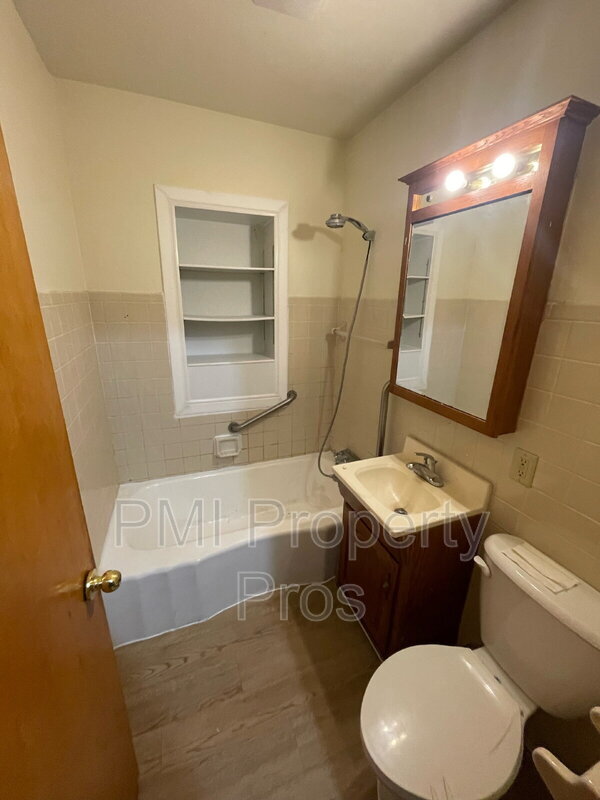 Building Photo - 8573 N Granville Rd