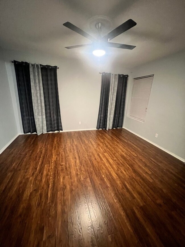 Building Photo - 520 N Montreal Ave