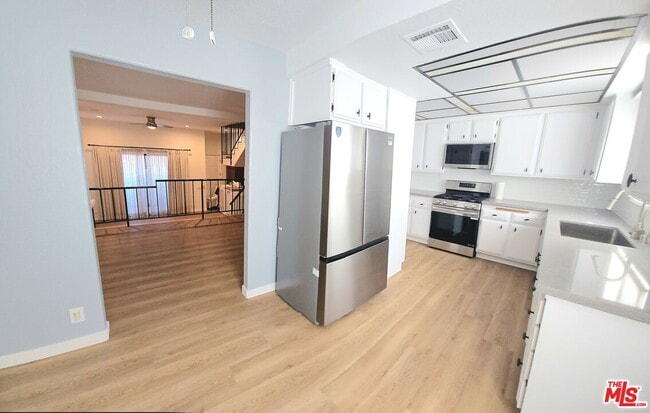 Building Photo - 10201 Mason Ave