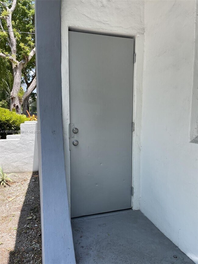 Building Photo - 500 NE 70th St