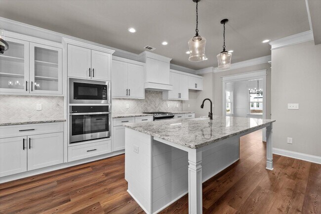 Building Photo - 2987 Rosewood Dr