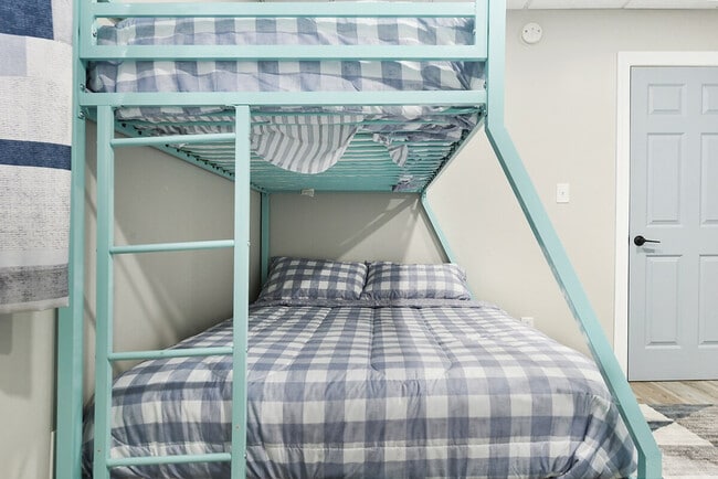 Building Photo - 444 Oneida St