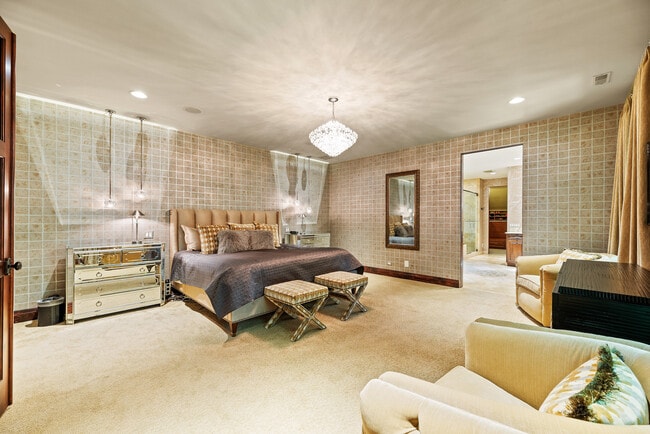 Building Photo - 493 Hazel Ave