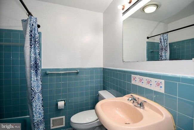 Building Photo - 4842 Randolph Dr