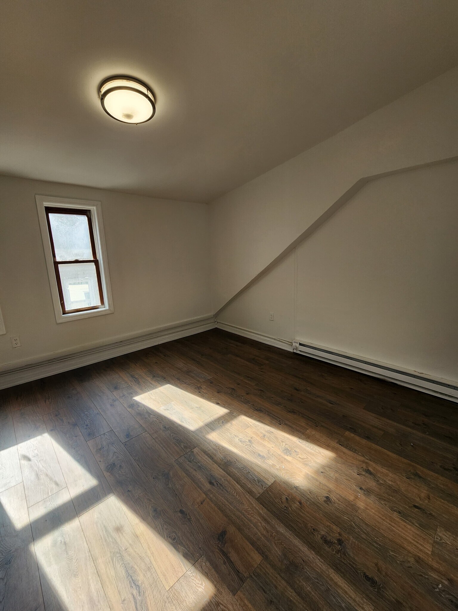 Building Photo - 135 Willow St