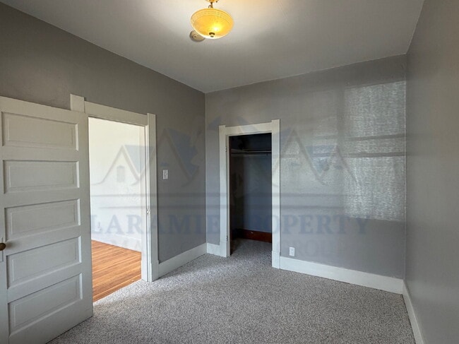 Building Photo - 1 bedroom near Downtown