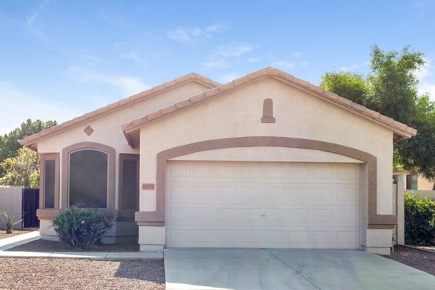 Primary Photo - 6601 W Lawrence Ln