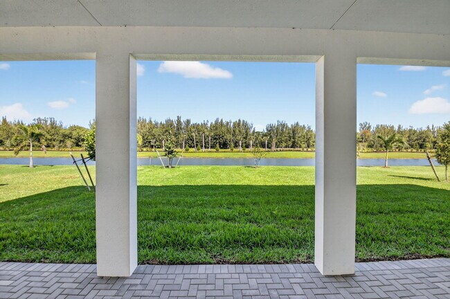 Building Photo - 15120 Wildwood Cir