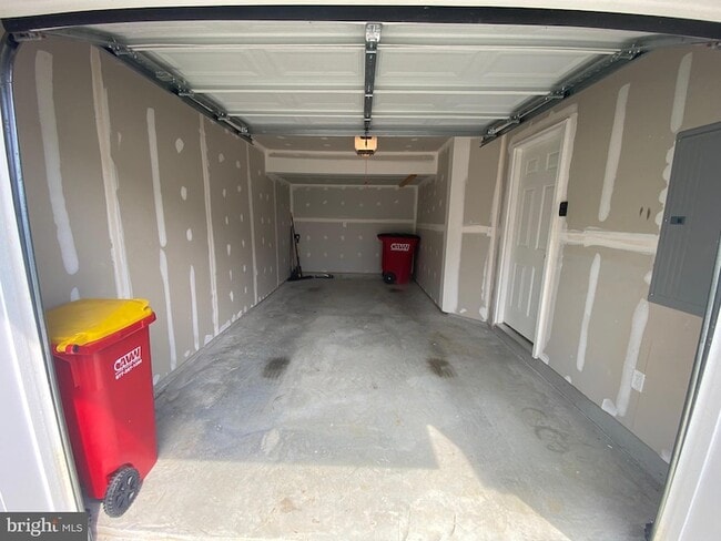 Building Photo - 37 Cecily Way