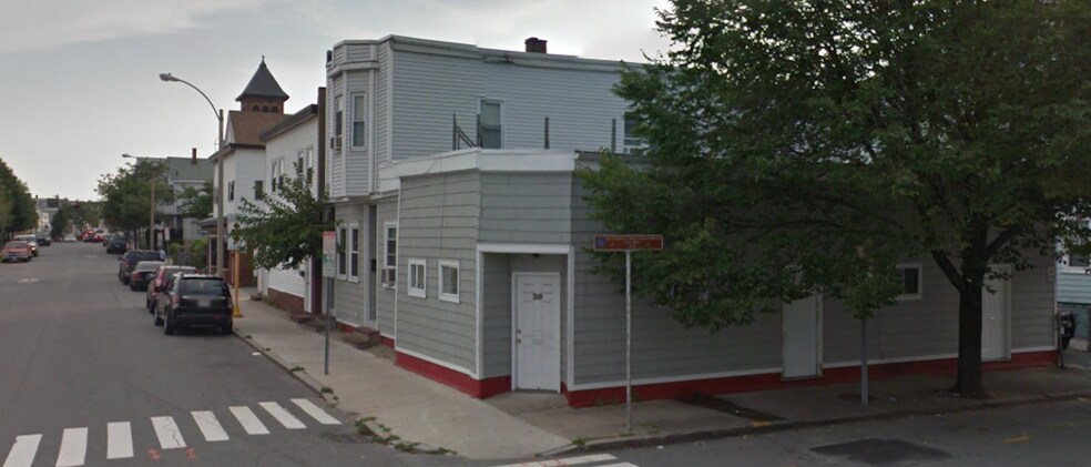 Building Photo - 2 Otis St