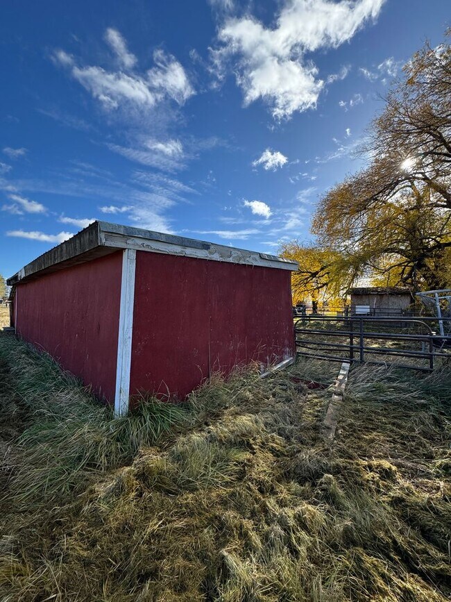 Building Photo - Spacious Pet-Friendly Rental on 3 Acres — Perfect for Horse Owners!