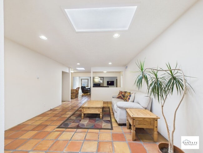 Building Photo - Fully Furnished Home available Now!