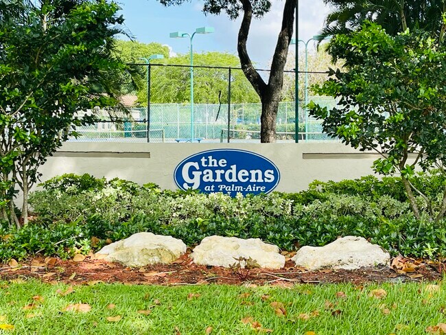Building Photo - 717 Gardens Dr