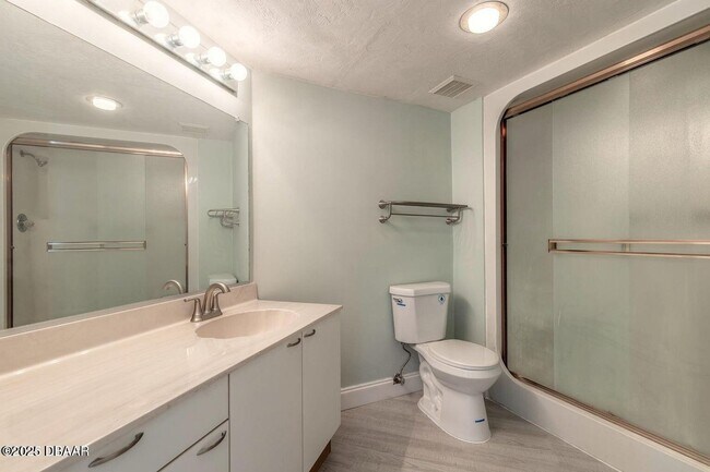 Building Photo - Coastal Living meets convenience in the He...