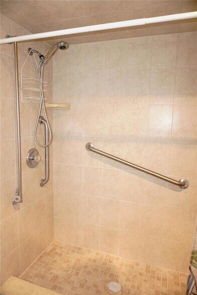 Building Photo - 4330 Tahitian Gardens Cir