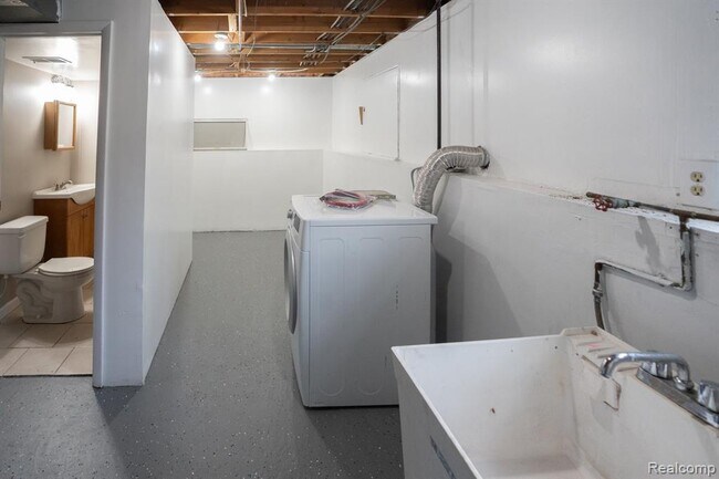 Building Photo - 1555 E South Blvd