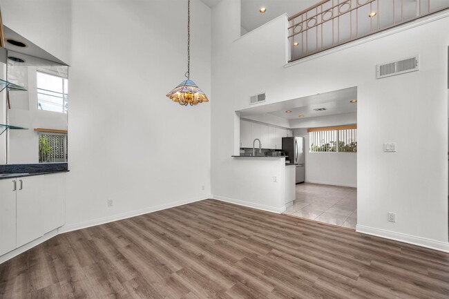 Dining area - 2824 Arizona Ave