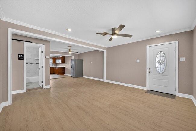 Building Photo - 5714 Southwind St