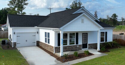 Building Photo - Midtown Oaks 12