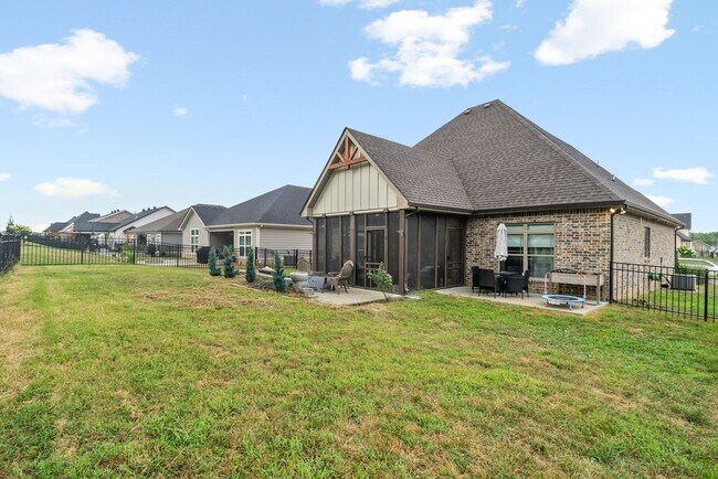 Building Photo - 832 Jersey Dr