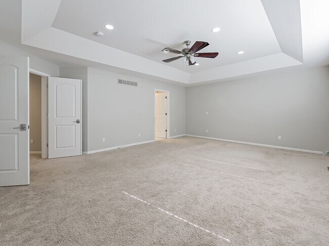 Building Photo - AVAILABLE NOW! Stunning 5-Bedroom Home in ...