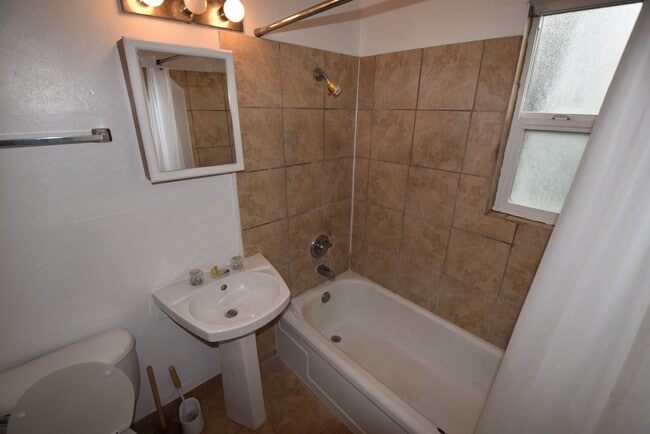 Building Photo - 1133 Valley Manor Ct