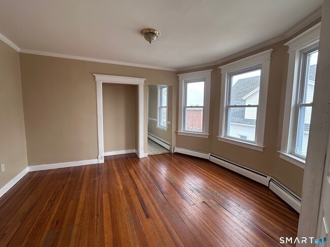 Building Photo - 22-24-24 Bushnell St