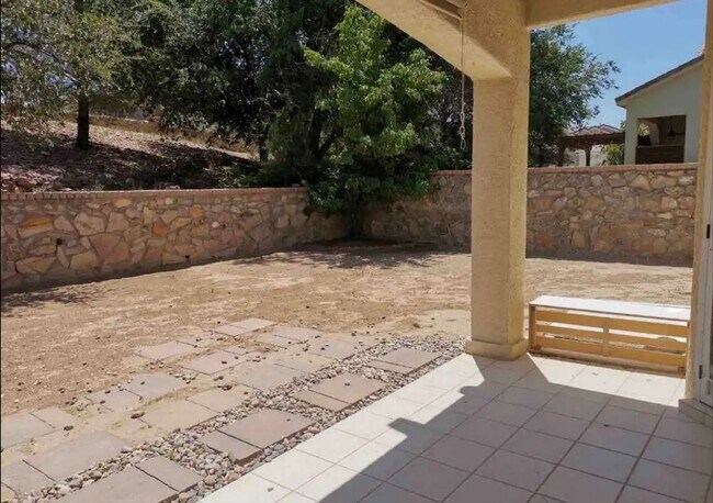 Building Photo - Short Term leases optionn4 Bedrooms 3 baths( near by Sunland Park Dr & Mesa St)