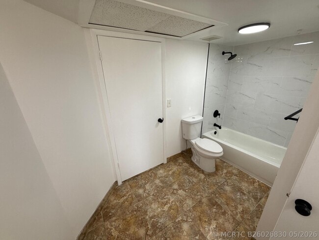 Building Photo - 2851 N Oakland Forest Dr