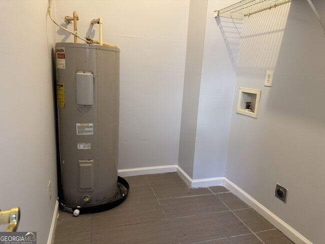 Building Photo - 61 Weyman Ave SW