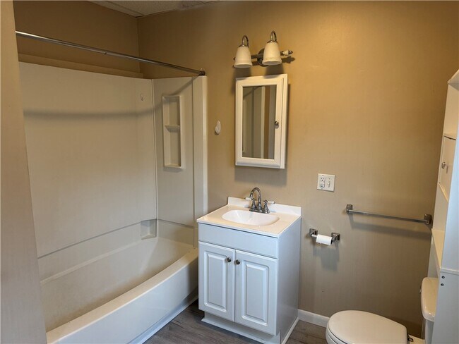 Building Photo - 1872 Miles St