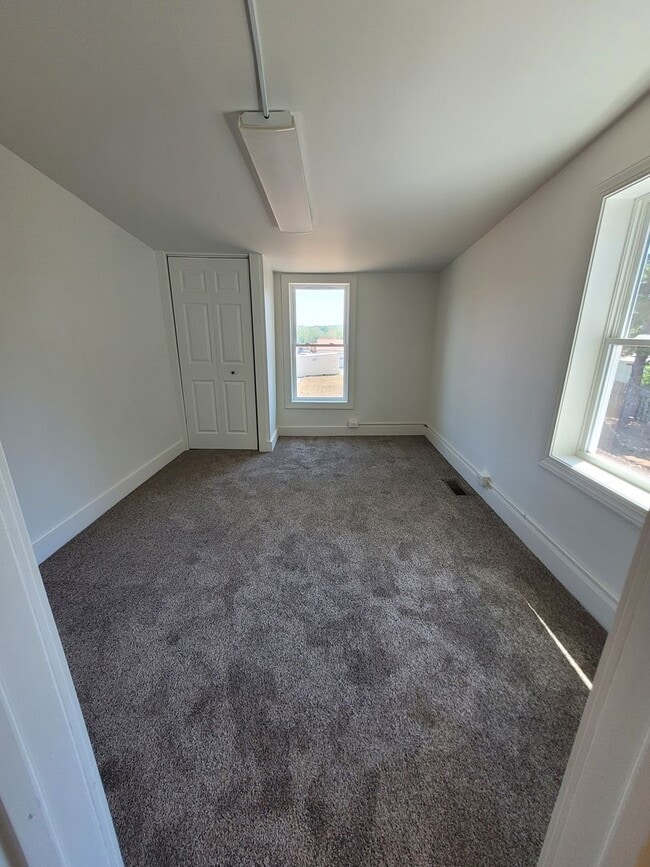 Building Photo - Newly renovated 3 bedroom Townhome - Gordonville