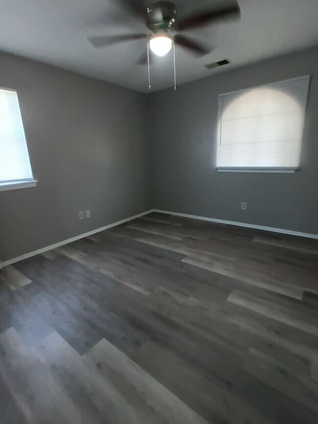 Building Photo - 107 W Campbell Dr