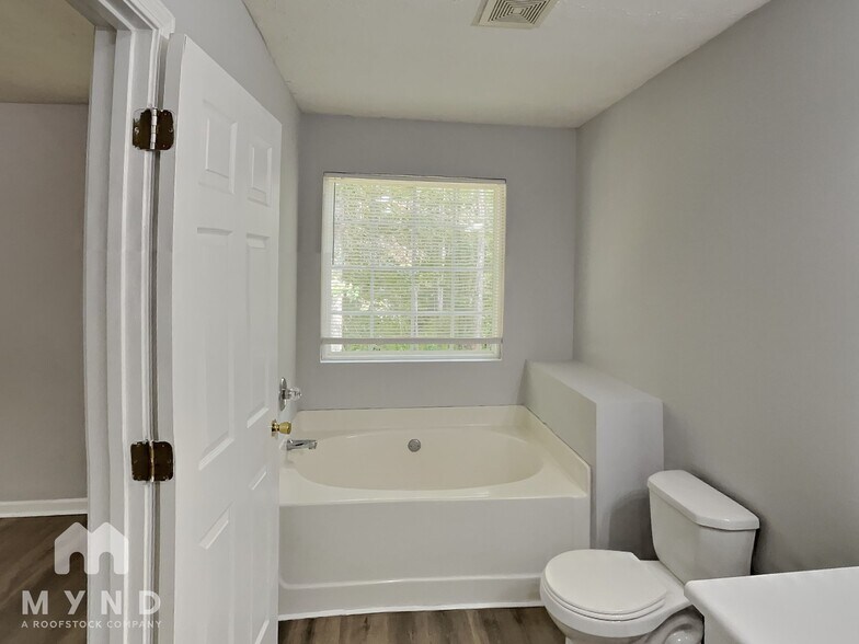 Building Photo - 5106 Bird Rd