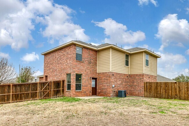 Building Photo - Beautiful 3 Bedroom Townhome located in Lavon,Texas!