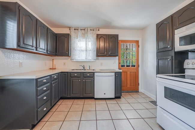 Building Photo - 3000 Meade Ave