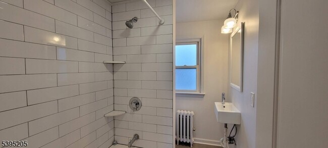 Building Photo - 18 Olive St