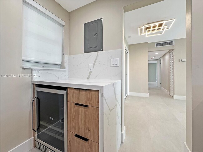 Building Photo - 1145 Normandy Dr