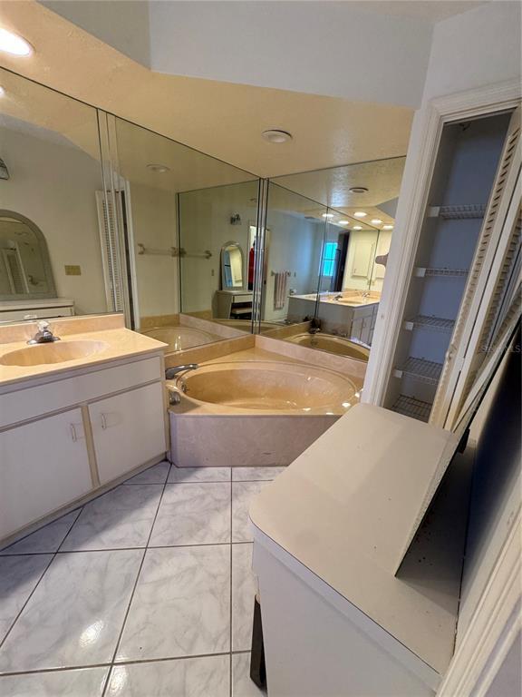 Building Photo - 5638 Country Lakes Dr