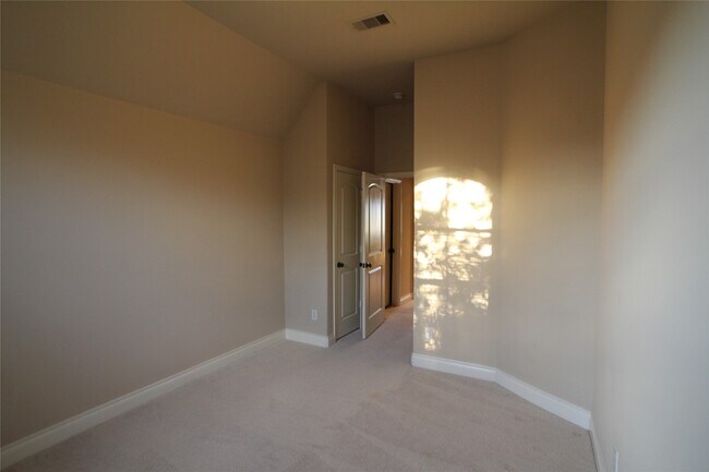 Building Photo - 1995 Biscayne Lake Dr