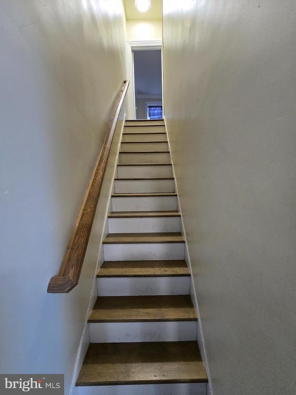 Building Photo - 330 Moss St