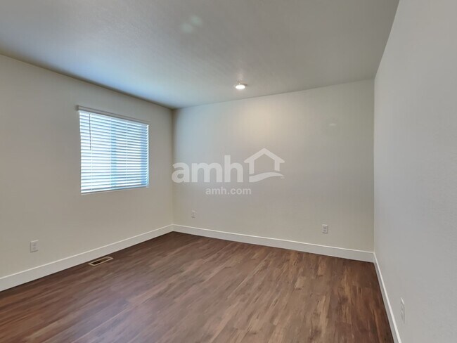 Building Photo - 3921 Wyedale Wy