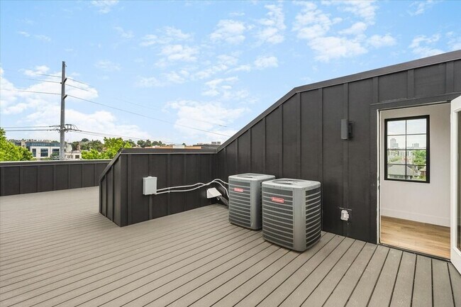 Building Photo - 827 Ramsey St