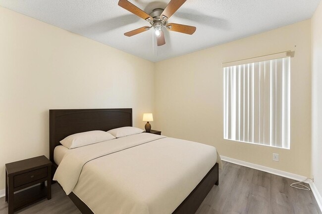 Building Photo - 1340 W 35th St