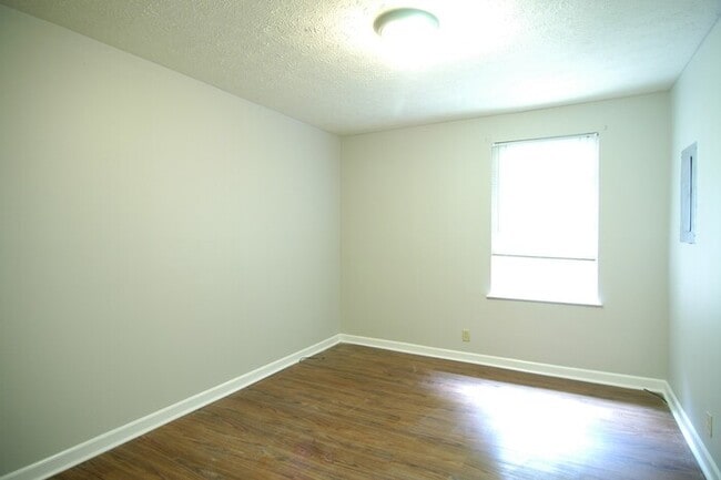 Building Photo - 2 Bedroom Inglewood Duplex!