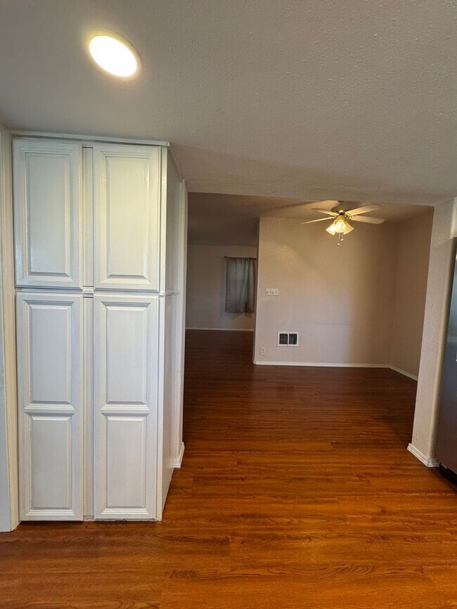 Building Photo - Adorable Renovated Farmhouse!