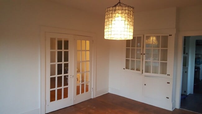 Building Photo - Beautiful Home Close to Downtown and ETSU